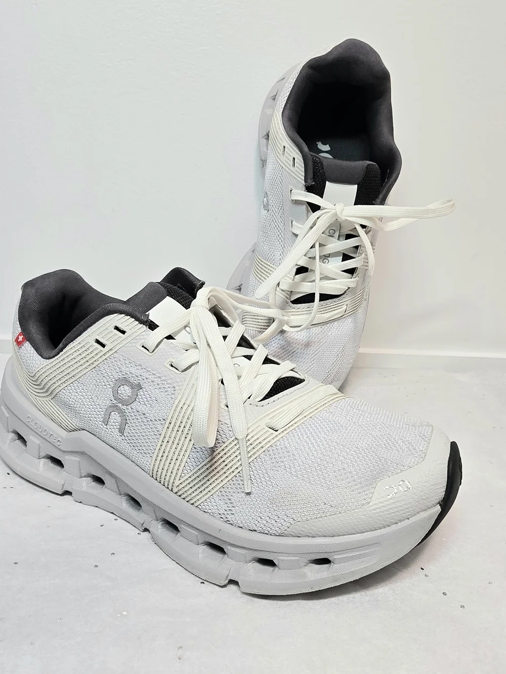 On Cloudcloud Women's White Running Sneakers Cushioned Support Glacier Sz 5.5